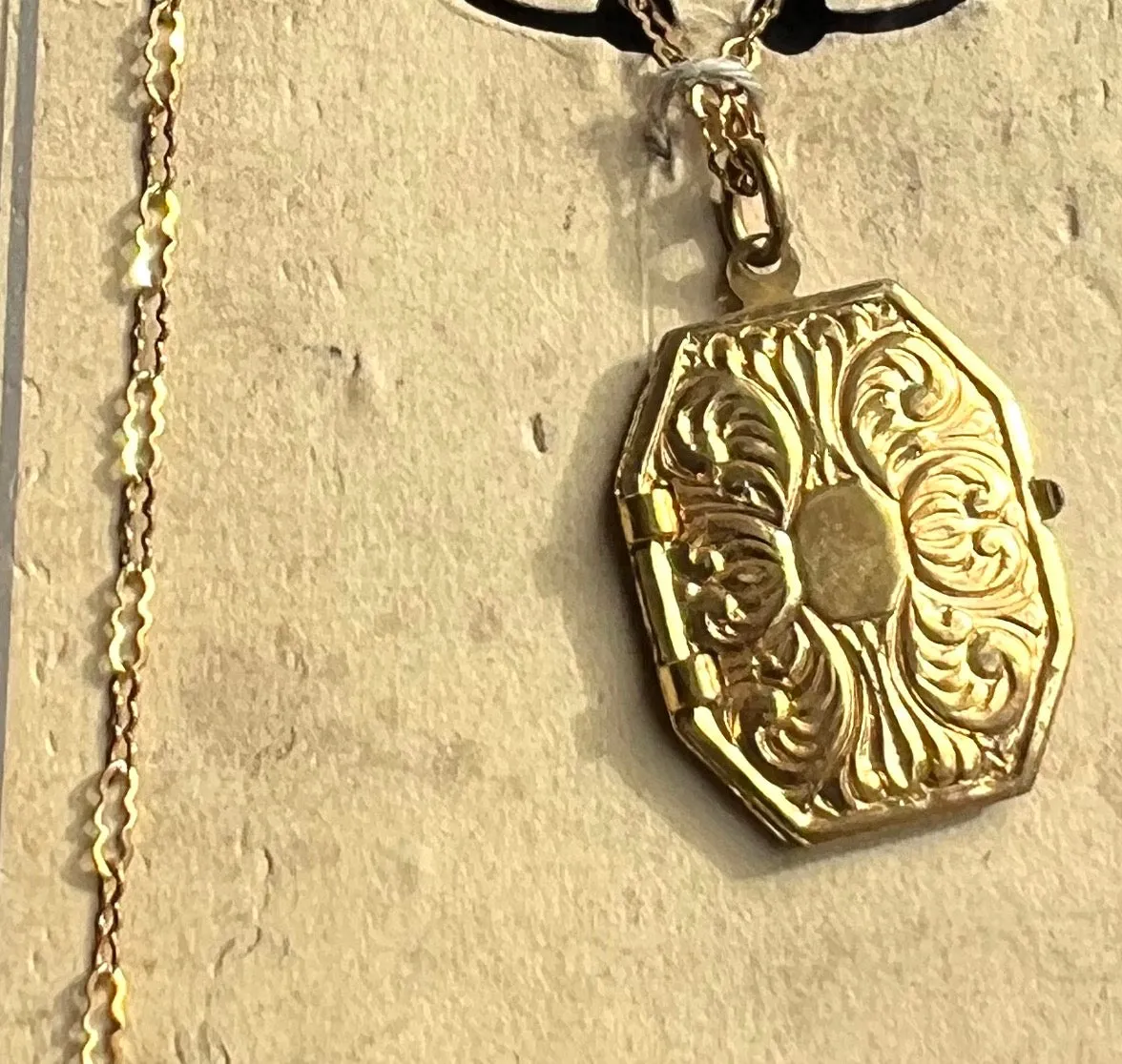 1940s Vintage "Hinged Pocket Locket"